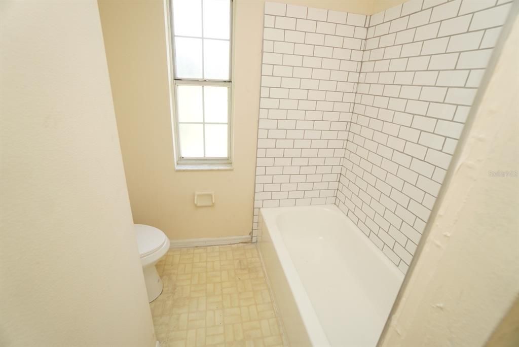 出租: $1,949 (3 贝兹, 2 浴室, 1913 平方英尺)