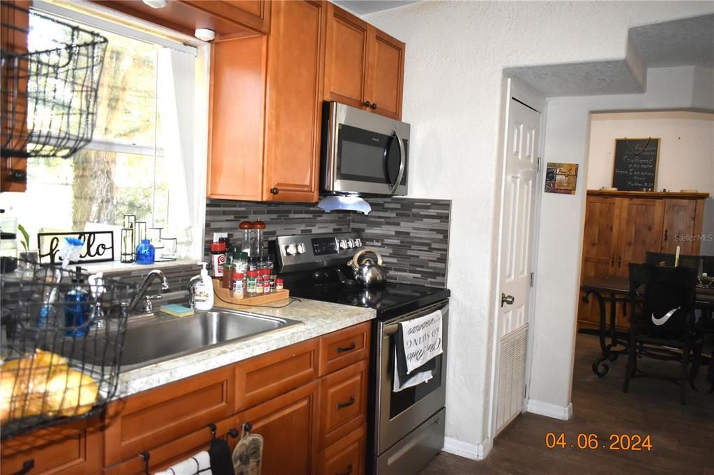 For Sale: $239,500 (4 beds, 2 baths, 1320 Square Feet)