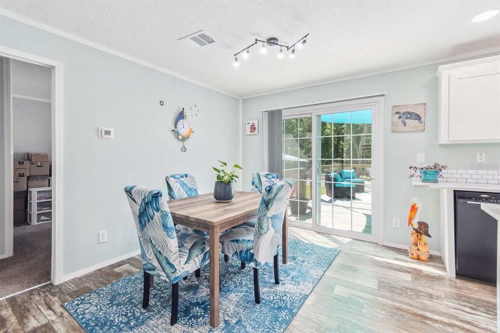 Active With Contract: $325,000 (3 beds, 2 baths, 1404 Square Feet)