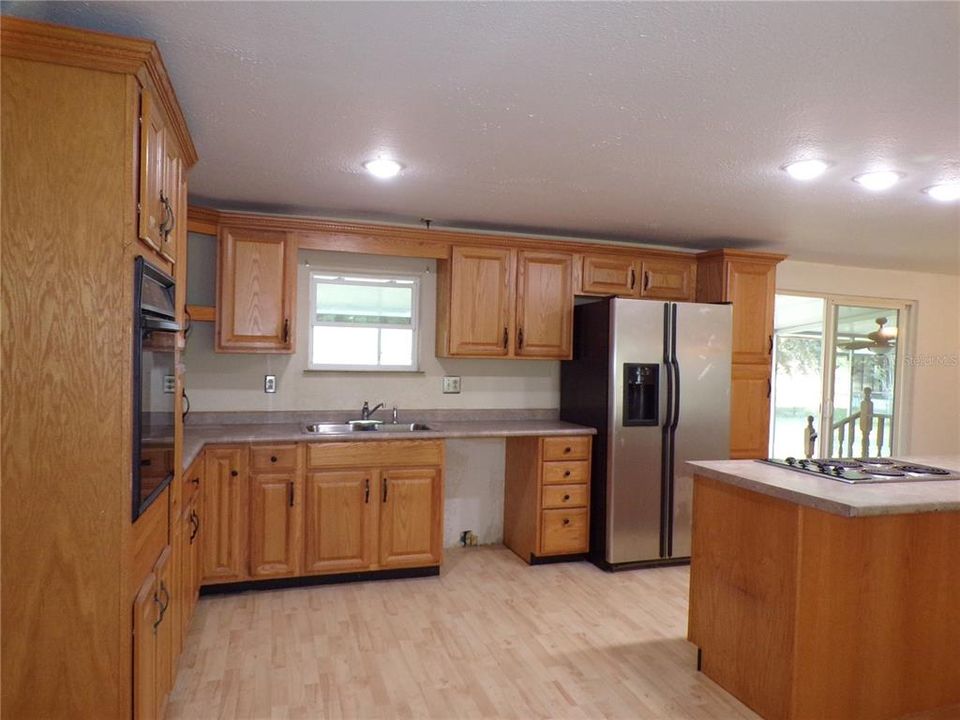 For Sale: $145,800 (3 beds, 2 baths, 1288 Square Feet)