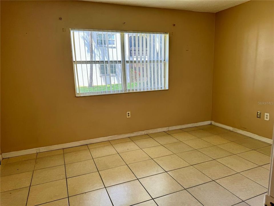 For Sale: $119,000 (1 beds, 1 baths, 670 Square Feet)
