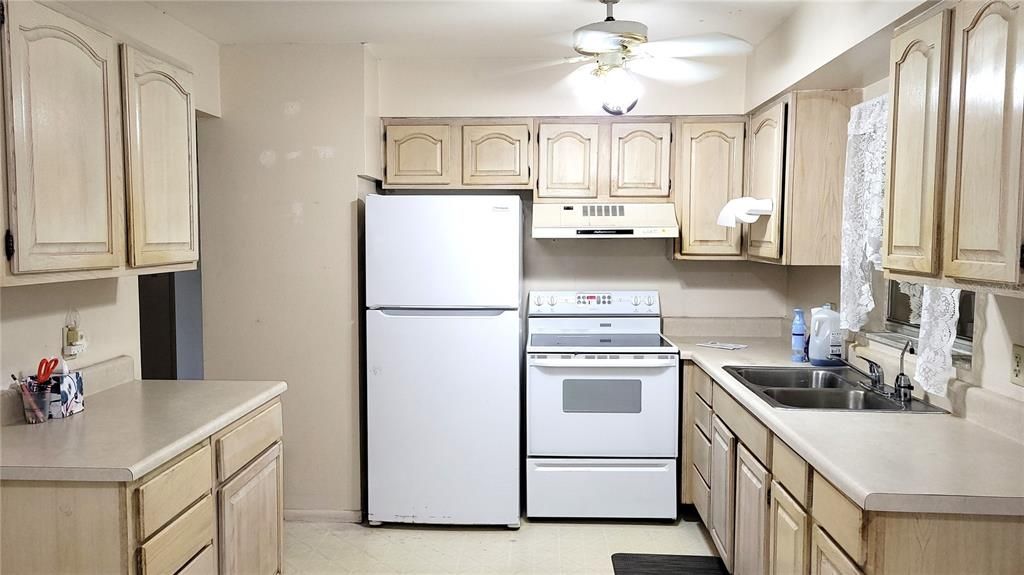 For Sale: $265,000 (4 beds, 2 baths, 1425 Square Feet)