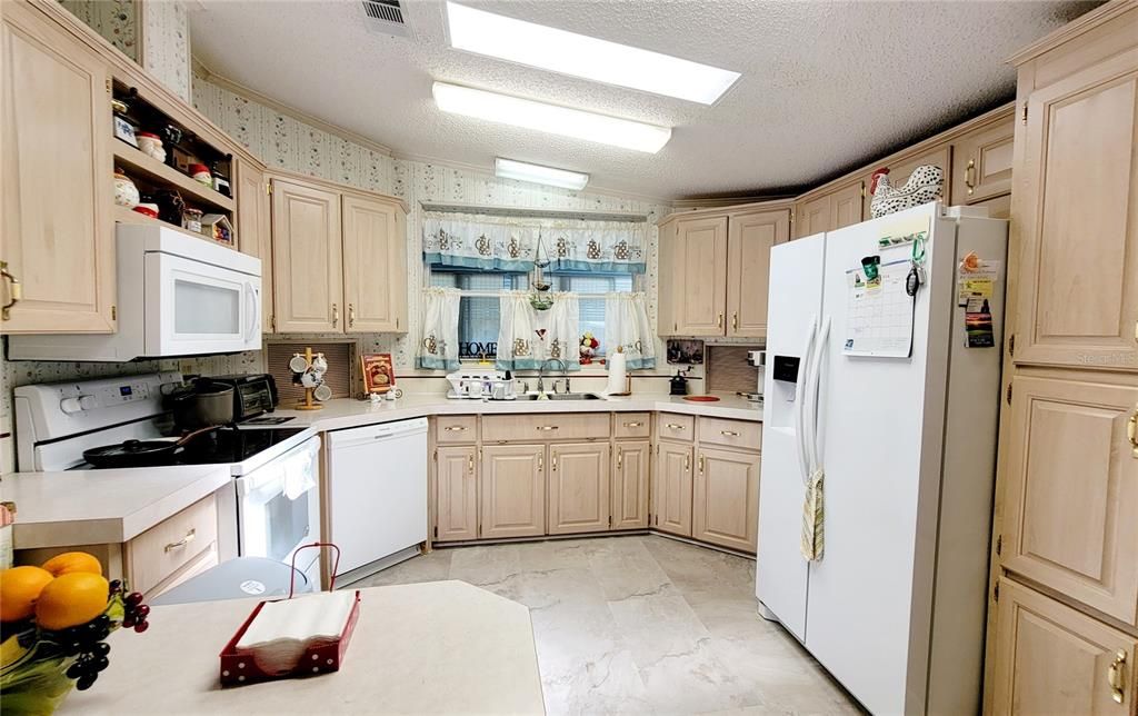 Active With Contract: $182,500 (2 beds, 2 baths, 1456 Square Feet)