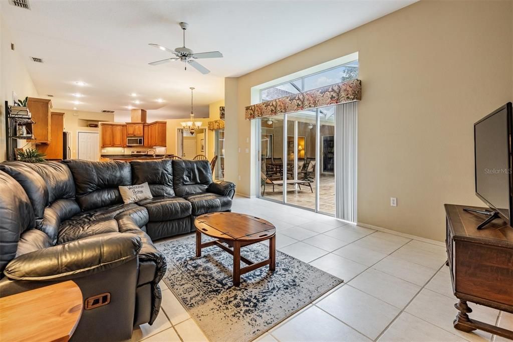 For Sale: $639,000 (4 beds, 3 baths, 2596 Square Feet)