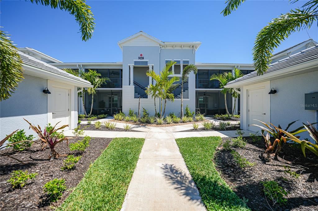 Recently Sold: $360,000 (2 beds, 2 baths, 1422 Square Feet)