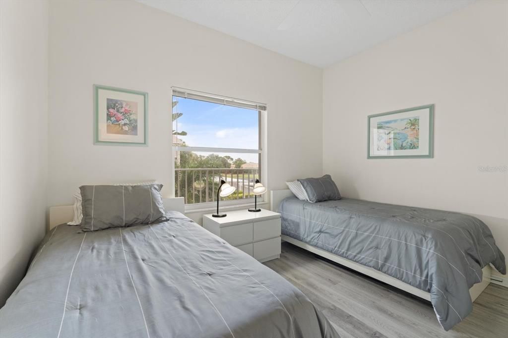 For Sale: $310,000 (2 beds, 2 baths, 1106 Square Feet)