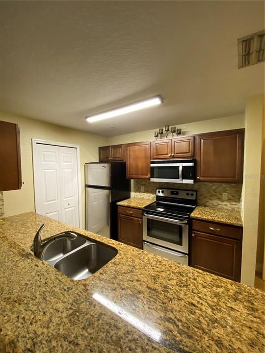 Active With Contract: $1,790 (2 beds, 2 baths, 1142 Square Feet)