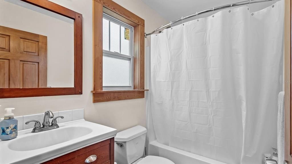 最近售出: $260,000 (2 贝兹, 2 浴室, 1156 平方英尺)