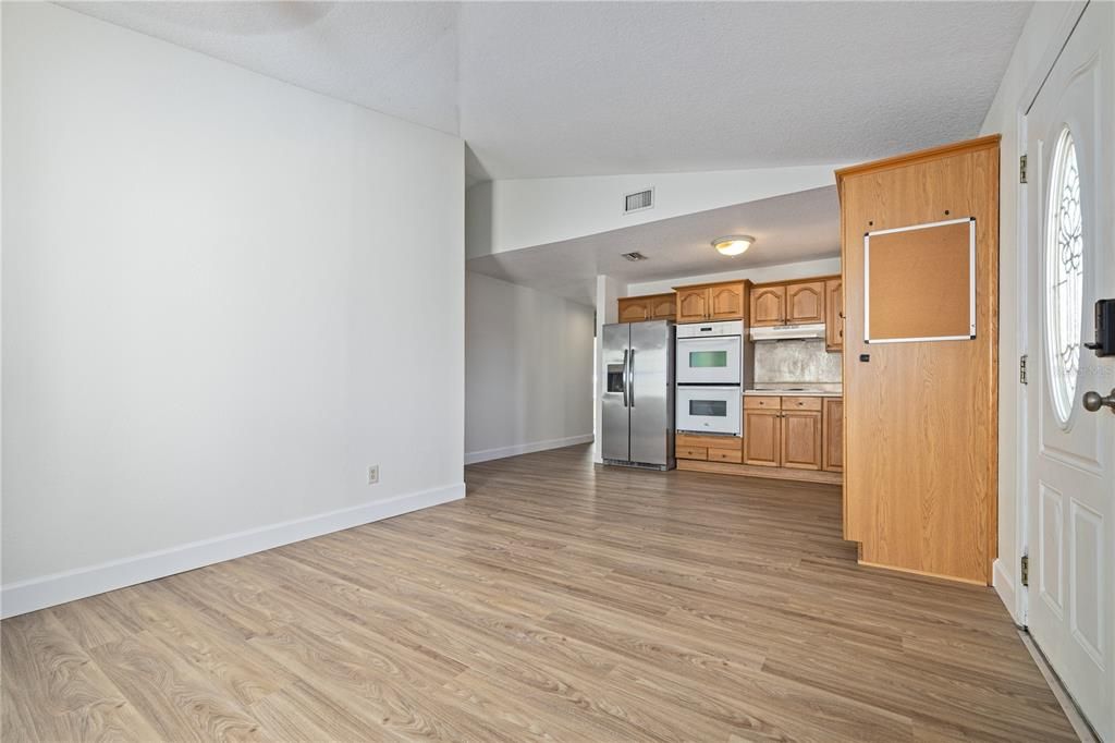 Active With Contract: $2,900 (4 beds, 2 baths, 1400 Square Feet)