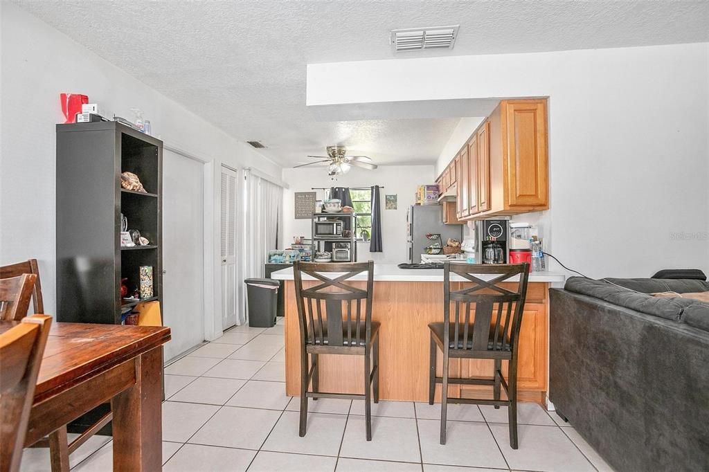 For Sale: $230,000 (2 beds, 1 baths, 1012 Square Feet)