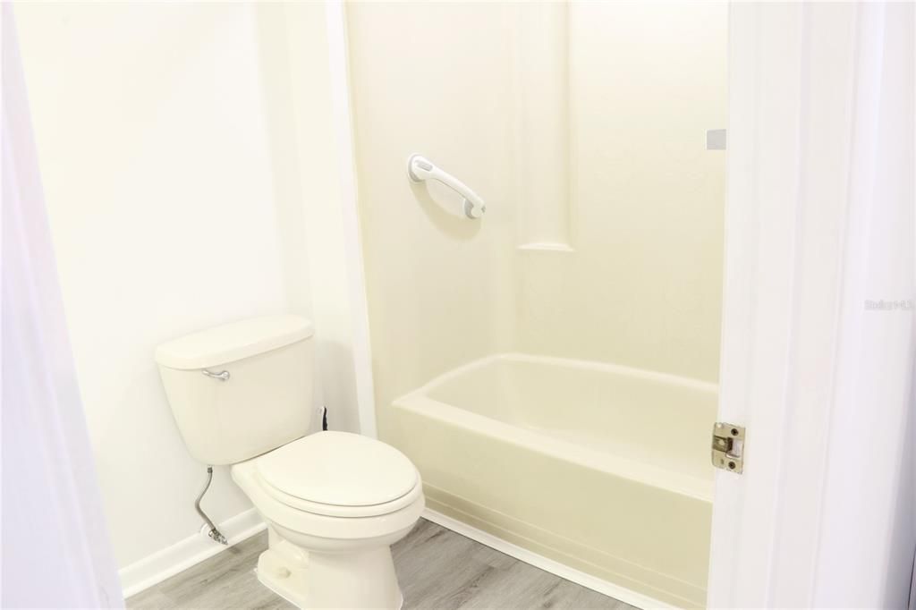Active With Contract: $1,500 (1 beds, 1 baths, 750 Square Feet)