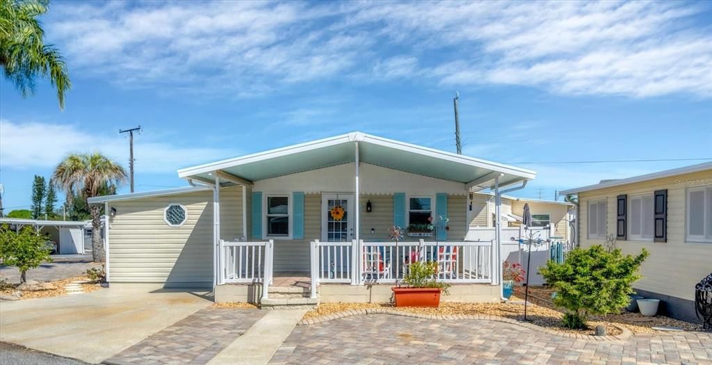 Recently Sold: $220,000 (2 beds, 2 baths, 992 Square Feet)