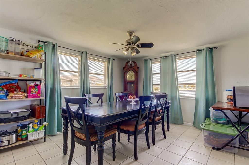 For Sale: $650,000 (2 beds, 2 baths, 1290 Square Feet)