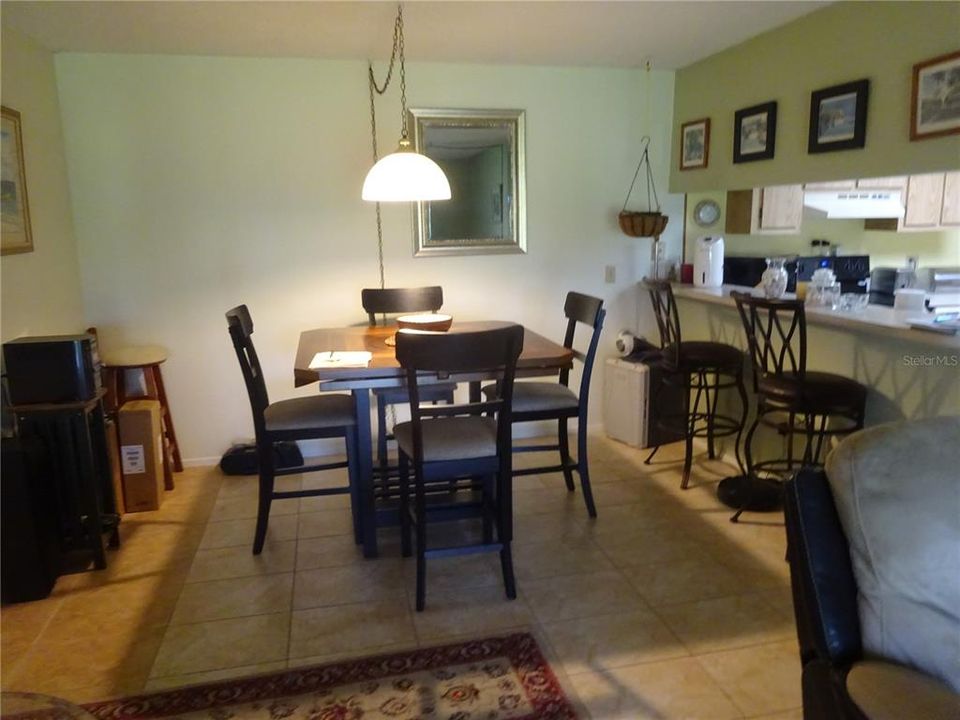 For Sale: $177,900 (2 beds, 2 baths, 899 Square Feet)