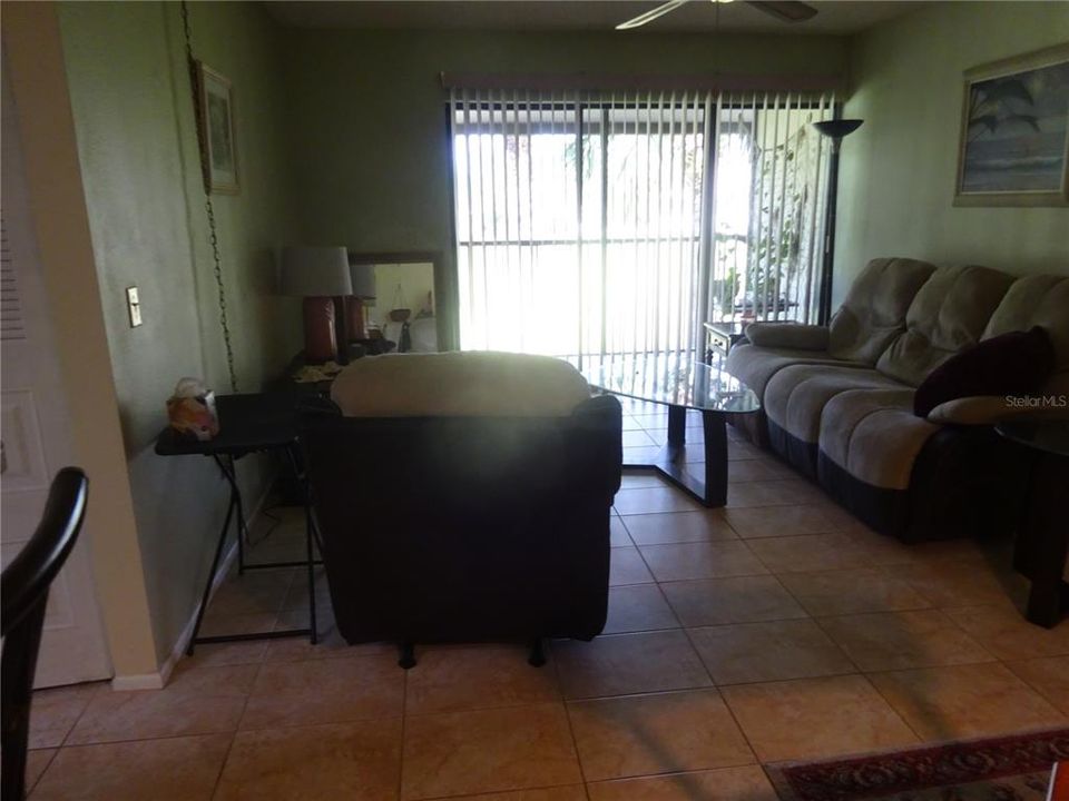 For Sale: $177,900 (2 beds, 2 baths, 899 Square Feet)