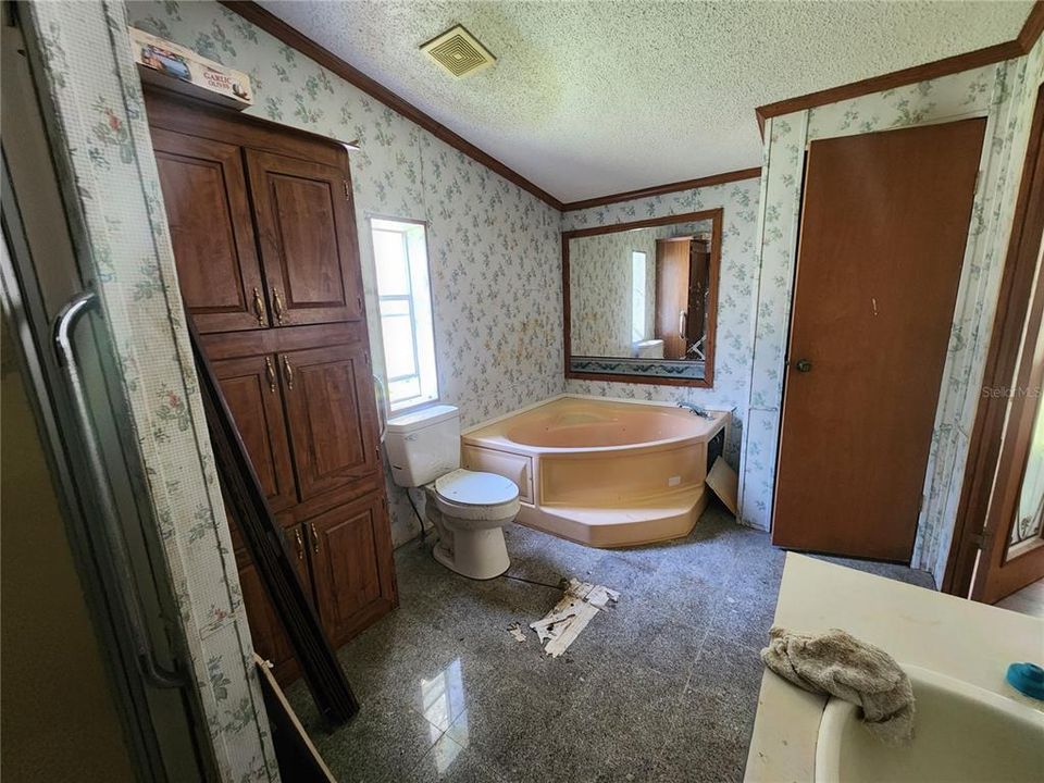 最近售出: $135,000 (3 贝兹, 2 浴室, 1456 平方英尺)
