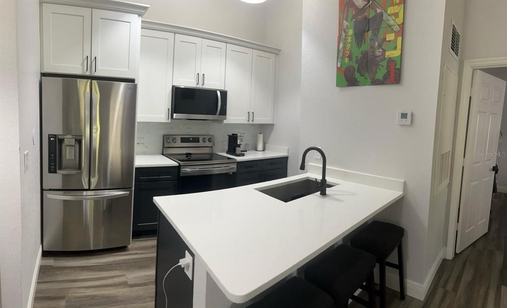 Active With Contract: $1,750 (2 beds, 2 baths, 874 Square Feet)