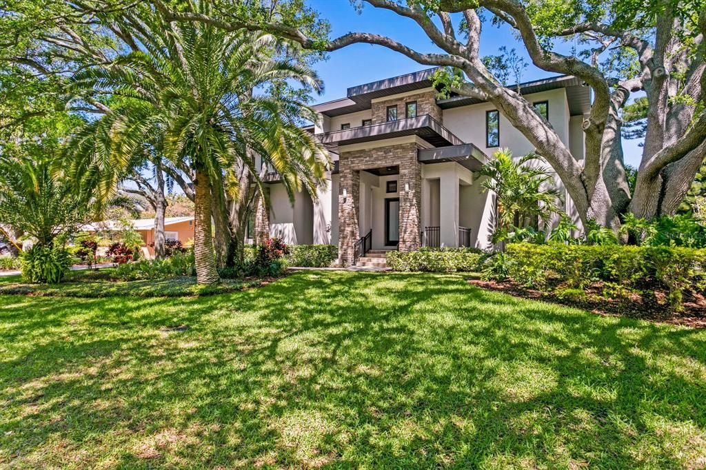 Recently Sold: $4,500,000 (5 beds, 5 baths, 5567 Square Feet)