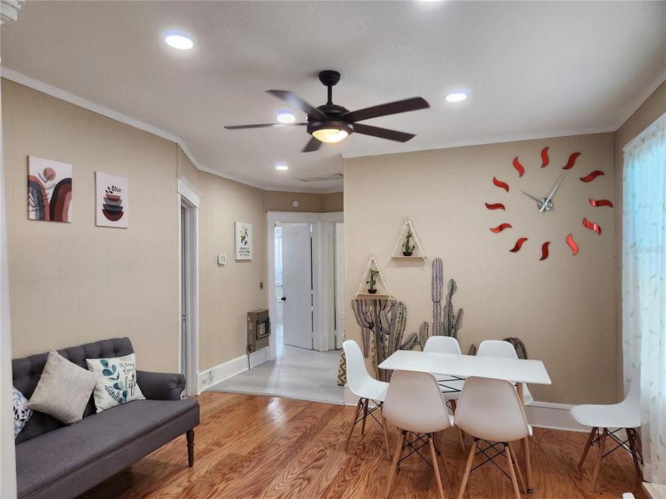 For Sale: $499,900 (2 beds, 2 baths, 1092 Square Feet)