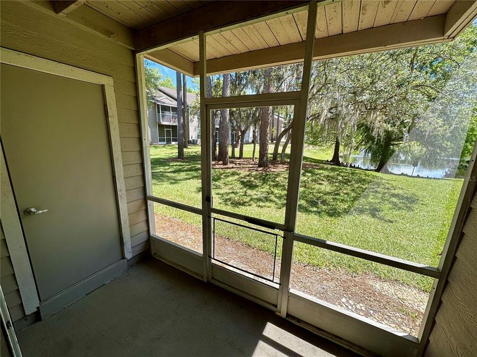 Relax In Your Screened In Porch Overlooking The Serene Pond. (Storage Shed Located In Porch)