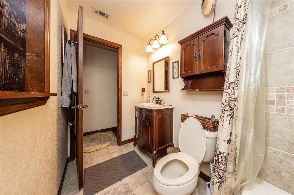 合同活跃: $599,000 (3 贝兹, 2 浴室, 1762 平方英尺)