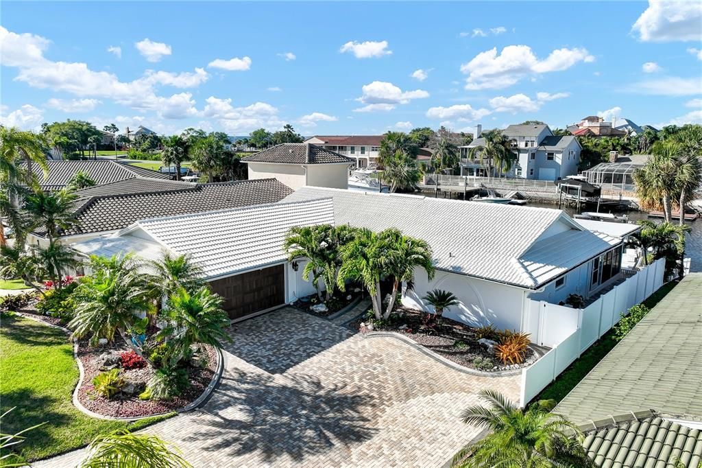 Recently Sold: $975,000 (3 beds, 2 baths, 2066 Square Feet)