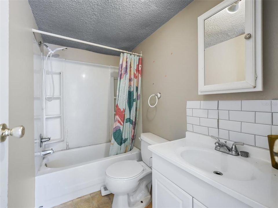 For Sale: $182,500 (3 beds, 2 baths, 1040 Square Feet)