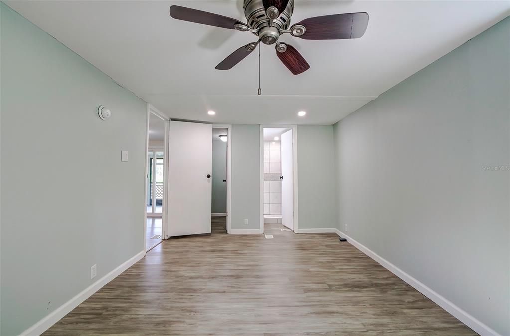 Active With Contract: $199,900 (3 beds, 2 baths, 1248 Square Feet)