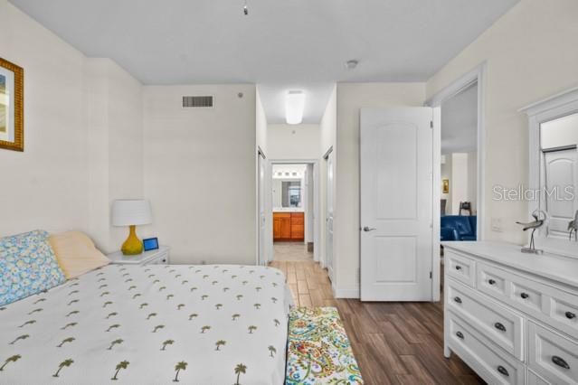 For Sale: $550,000 (2 beds, 2 baths, 1758 Square Feet)