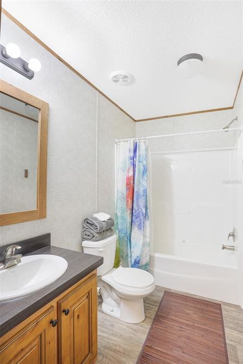 合同活跃: $199,900 (3 贝兹, 2 浴室, 1404 平方英尺)