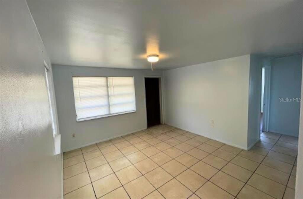 Active With Contract: $1,300 (2 beds, 1 baths, 720 Square Feet)