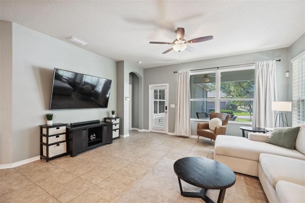 Recently Sold: $545,000 (3 beds, 2 baths, 2336 Square Feet)