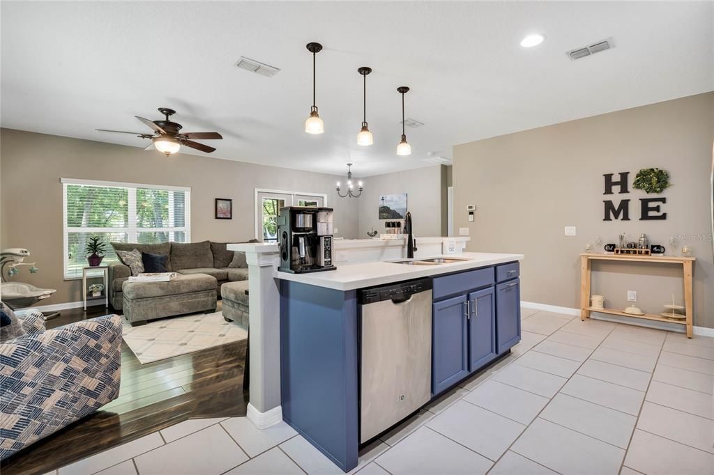 Active With Contract: $400,000 (4 beds, 2 baths, 1816 Square Feet)