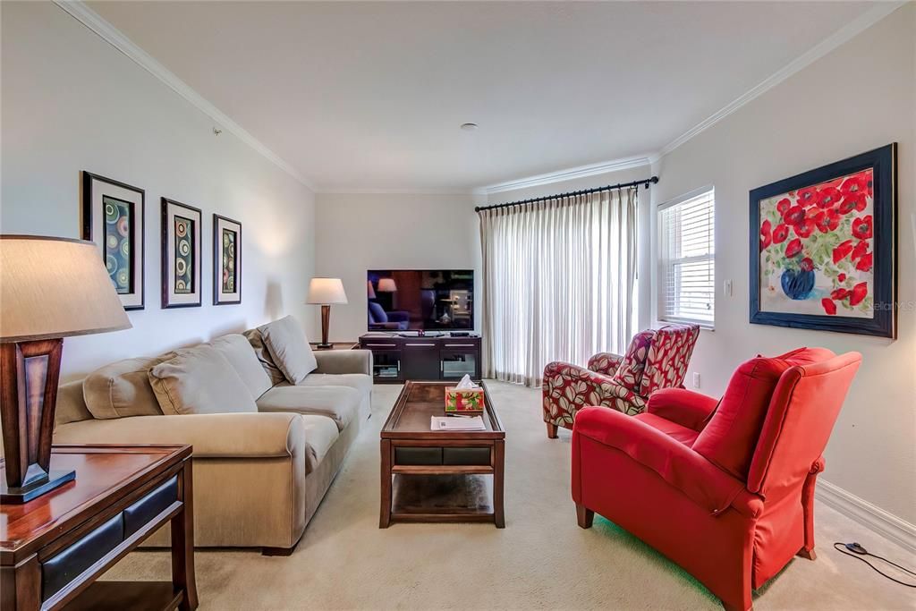 Active With Contract: $379,900 (2 beds, 2 baths, 1339 Square Feet)
