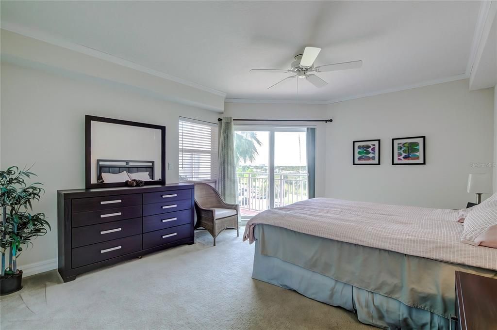 For Sale: $379,900 (2 beds, 2 baths, 1339 Square Feet)