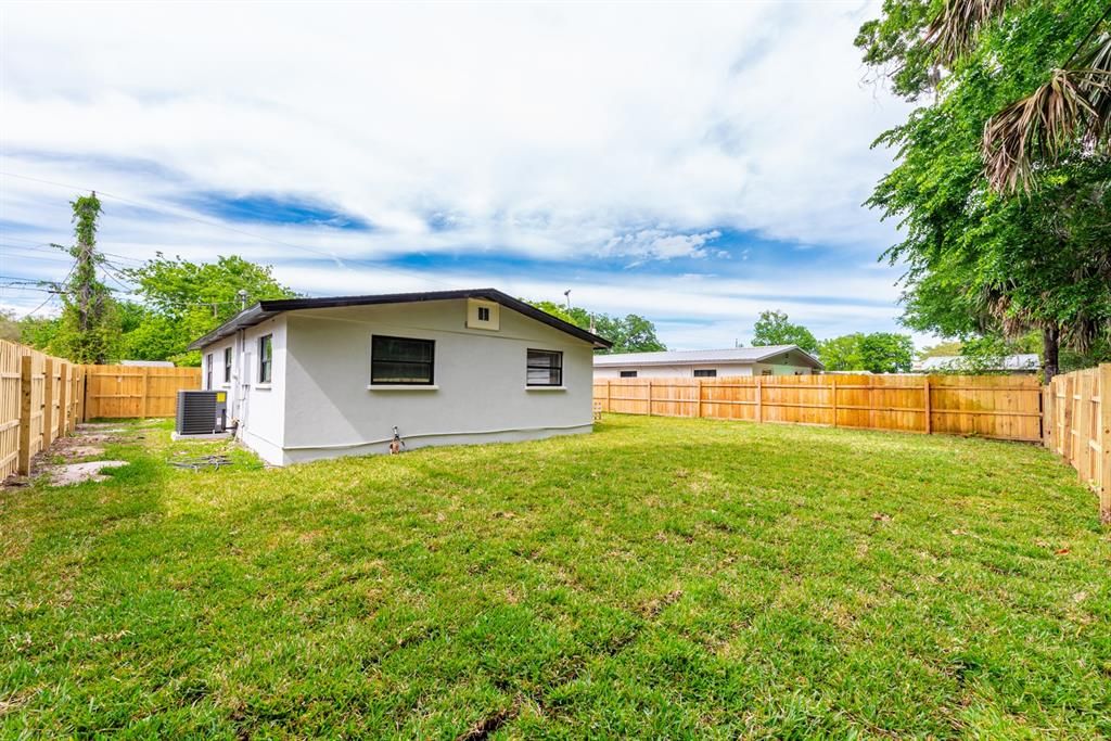 For Sale: $297,700 (4 beds, 2 baths, 1354 Square Feet)