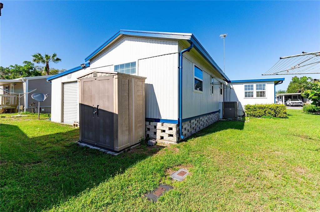 For Sale: $179,000 (2 beds, 2 baths, 1036 Square Feet)