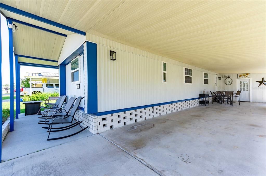 Great covered front patio area.