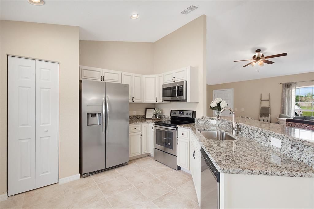 Active With Contract: $267,500 (3 beds, 2 baths, 1282 Square Feet)