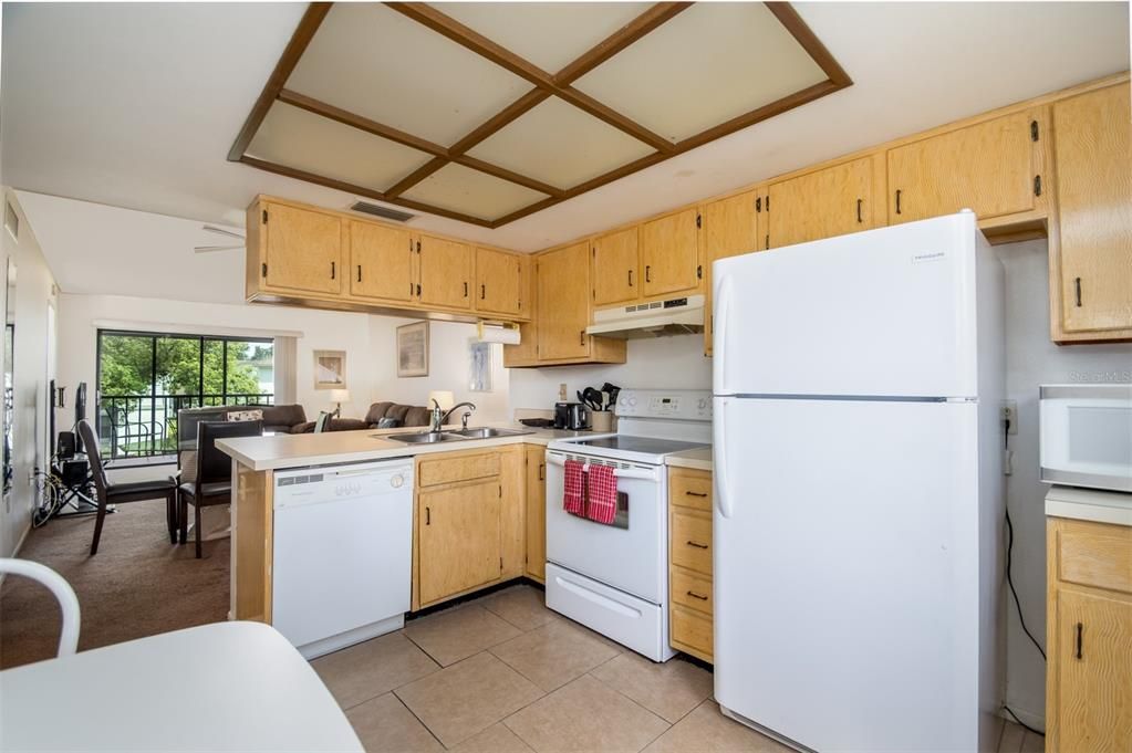 For Sale: $205,000 (2 beds, 2 baths, 879 Square Feet)