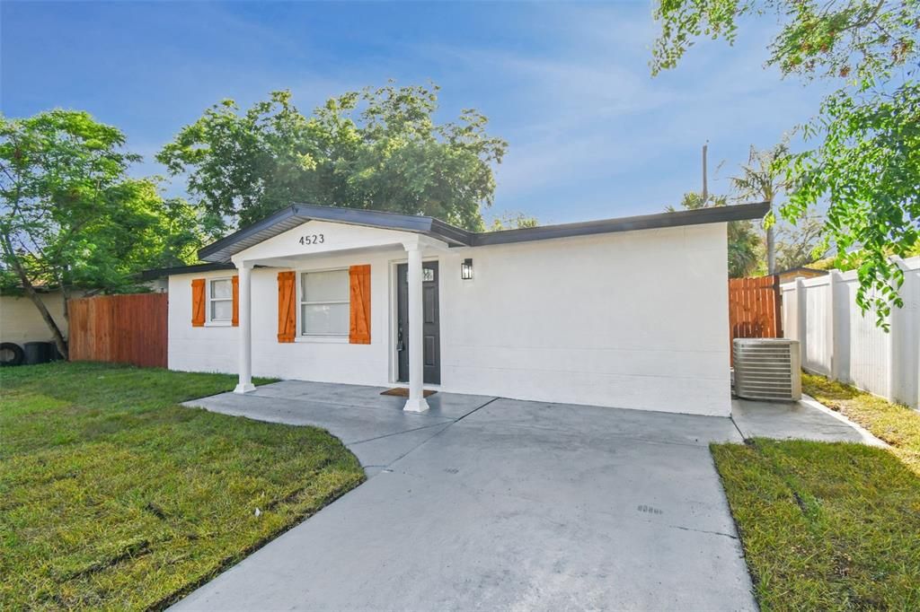 For Sale: $239,499 (3 beds, 1 baths, 1106 Square Feet)