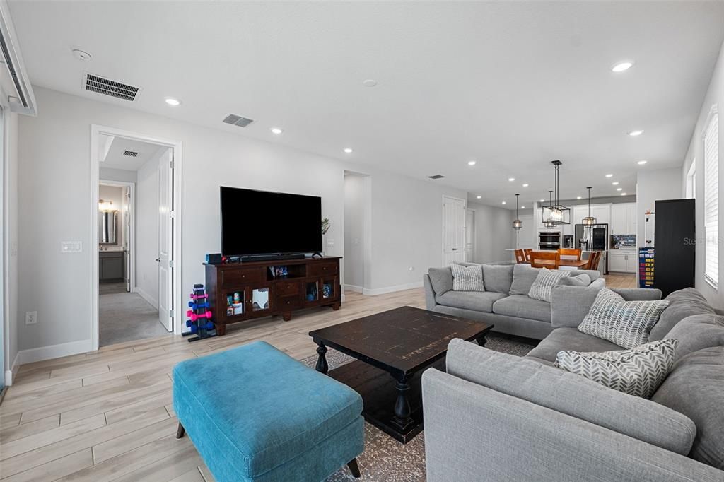 Active With Contract: $895,000 (4 beds, 3 baths, 2359 Square Feet)
