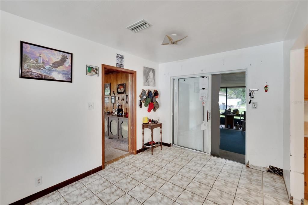 Active With Contract: $350,000 (3 beds, 2 baths, 1824 Square Feet)