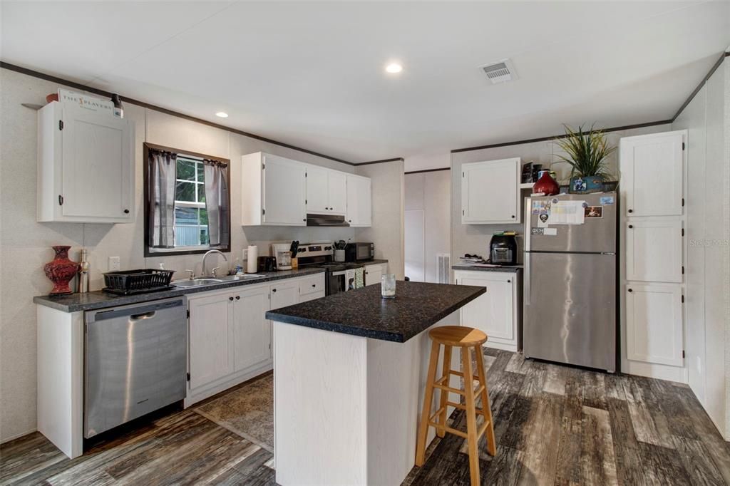 For Sale: $265,000 (3 beds, 2 baths, 1512 Square Feet)