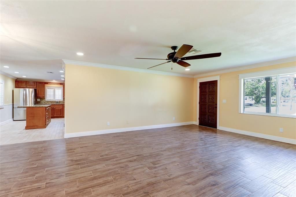 Active With Contract: $3,000 (3 beds, 2 baths, 1511 Square Feet)