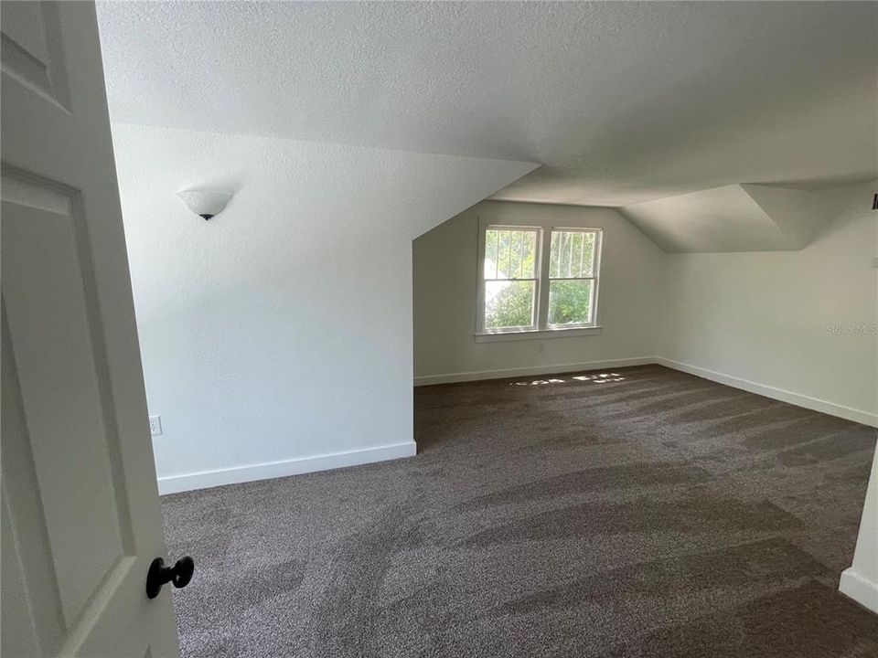 For Rent: $2,100 (3 beds, 2 baths, 1876 Square Feet)