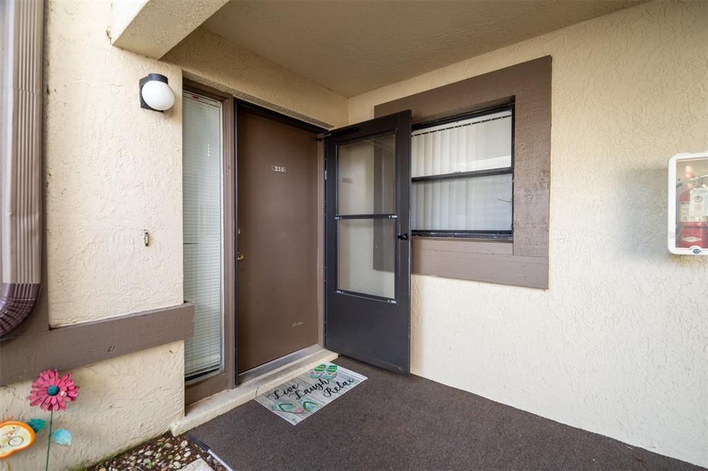 For Sale: $240,000 (2 beds, 2 baths, 924 Square Feet)