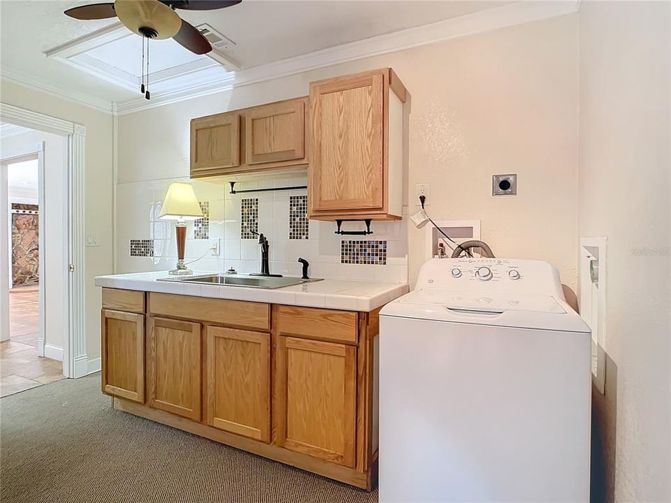 For Sale: $349,000 (2 beds, 2 baths, 1987 Square Feet)