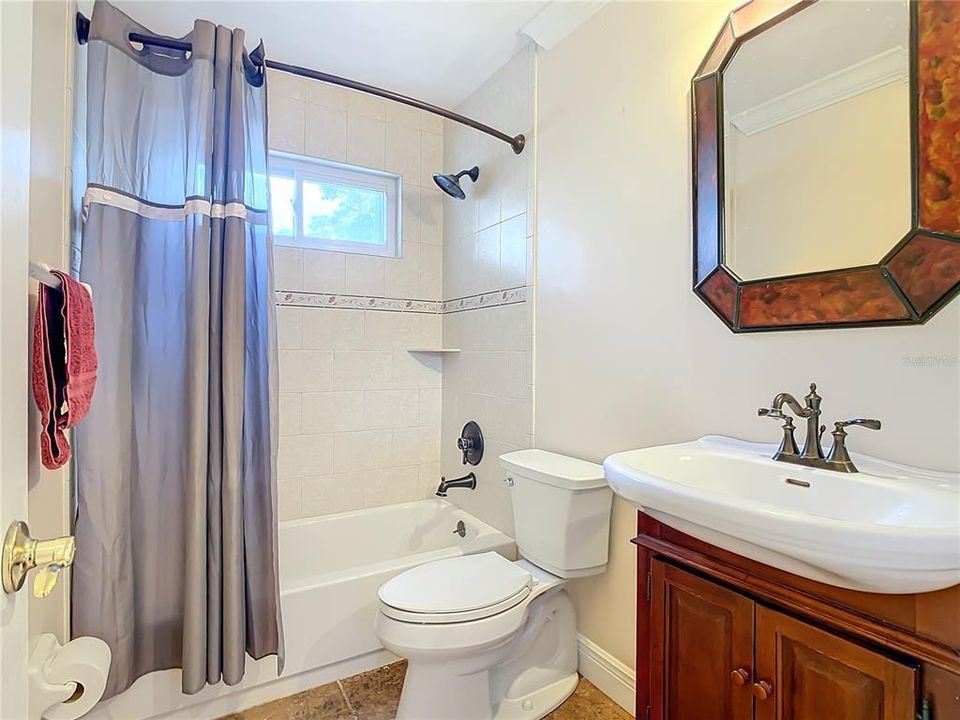 待售: $349,000 (2 贝兹, 2 浴室, 1987 平方英尺)