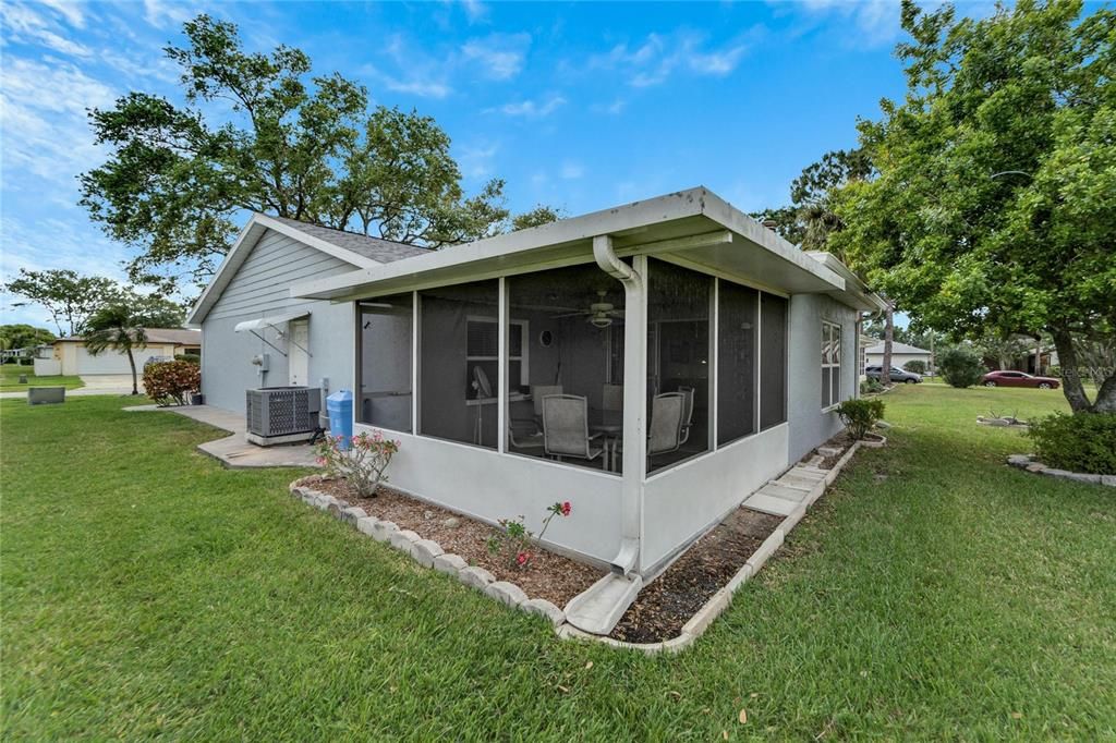 Active With Contract: $369,500 (2 beds, 2 baths, 1314 Square Feet)
